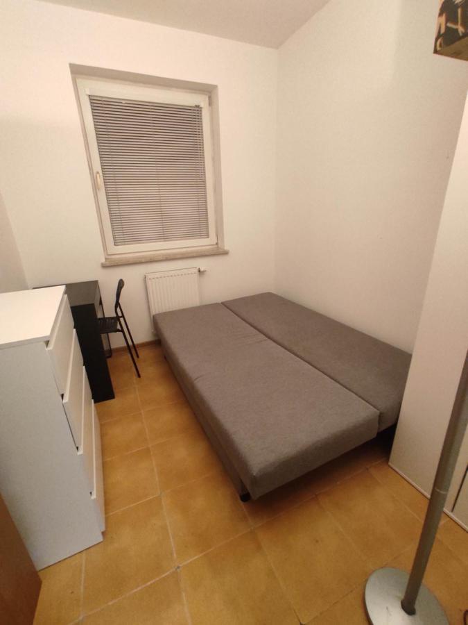 Nice Room With 2 Shared Bathrooms ,Wc , 2Km To Old Town -100M From Metro Szwedzka Varşova Dış mekan fotoğraf