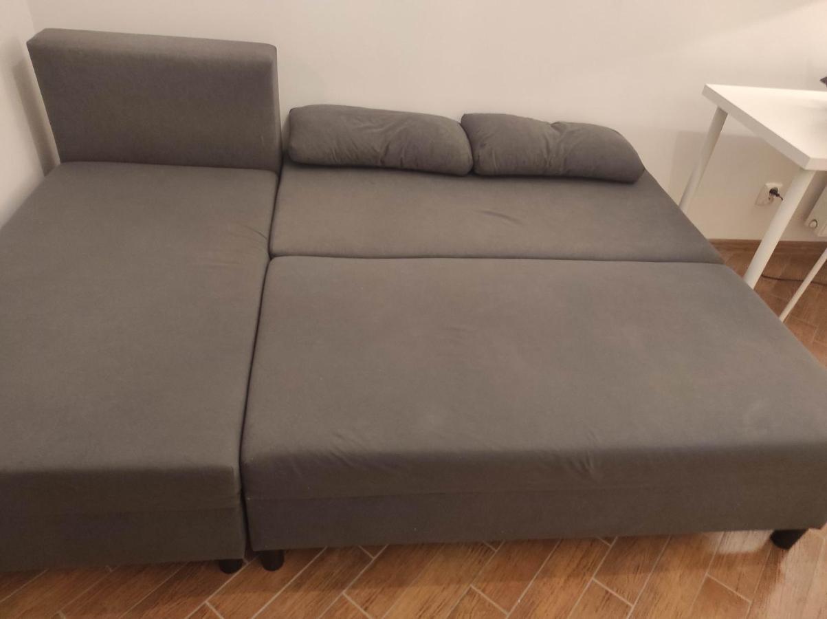 Nice Room With 2 Shared Bathrooms ,Wc , 2Km To Old Town -100M From Metro Szwedzka Varşova Dış mekan fotoğraf